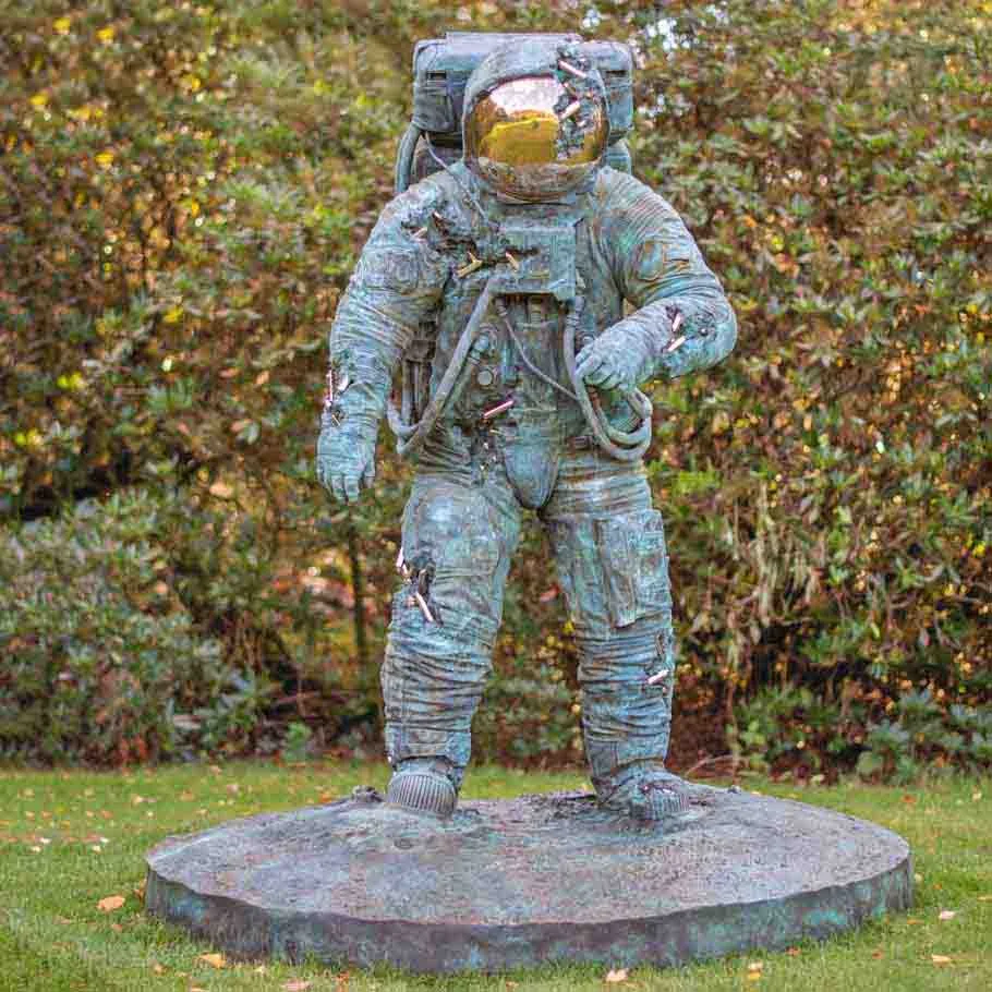 Bronze Spaceman Statue for Garden