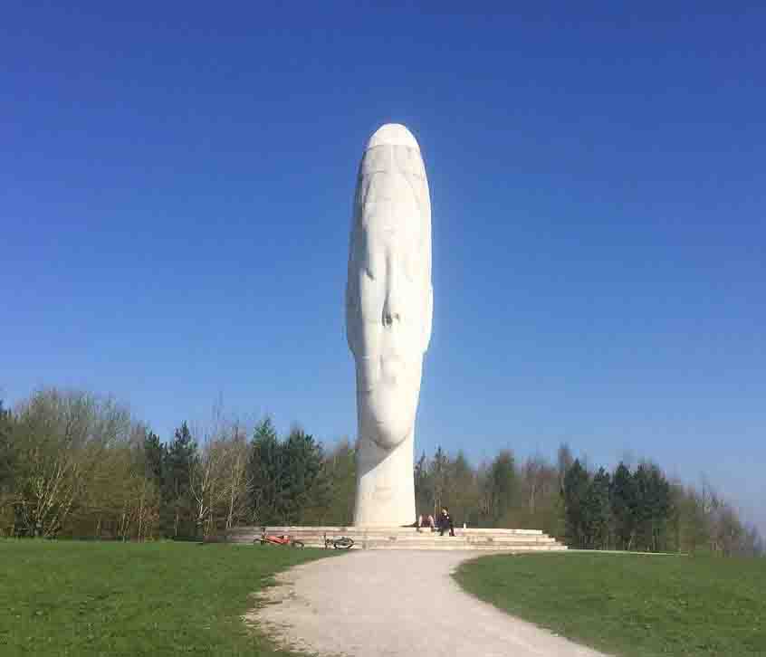 big head statue england